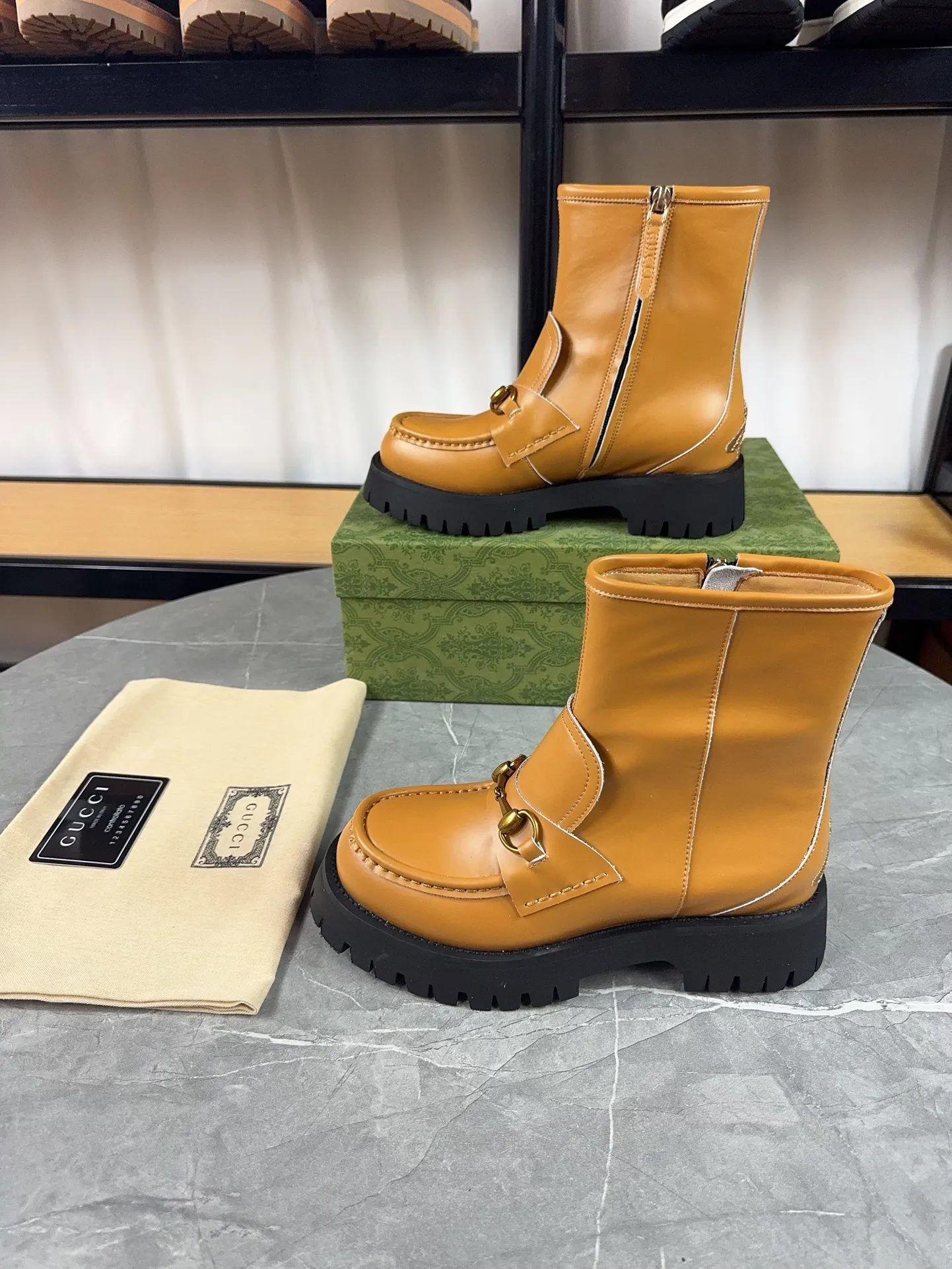 Men's shoes 💰640💰 New model from Gucci, double GG groove thick-soled loafers. The original version is made 1:1. Super beautiful quality, classic model at the counter. ❶Upper: original open-edge beaded cowhide ❷Inner lining: water-dyed cowhide ❸Feet: water-dyed cowhide ❹Outsole: ultra-light original sole ❺thick sole heightening: 3.5cn ❻Packing: original packaging ❼Number: 35-42 (41 41 customized, non-refundable) Men's model: 38-46 (45, 46 customized, non-refundable)